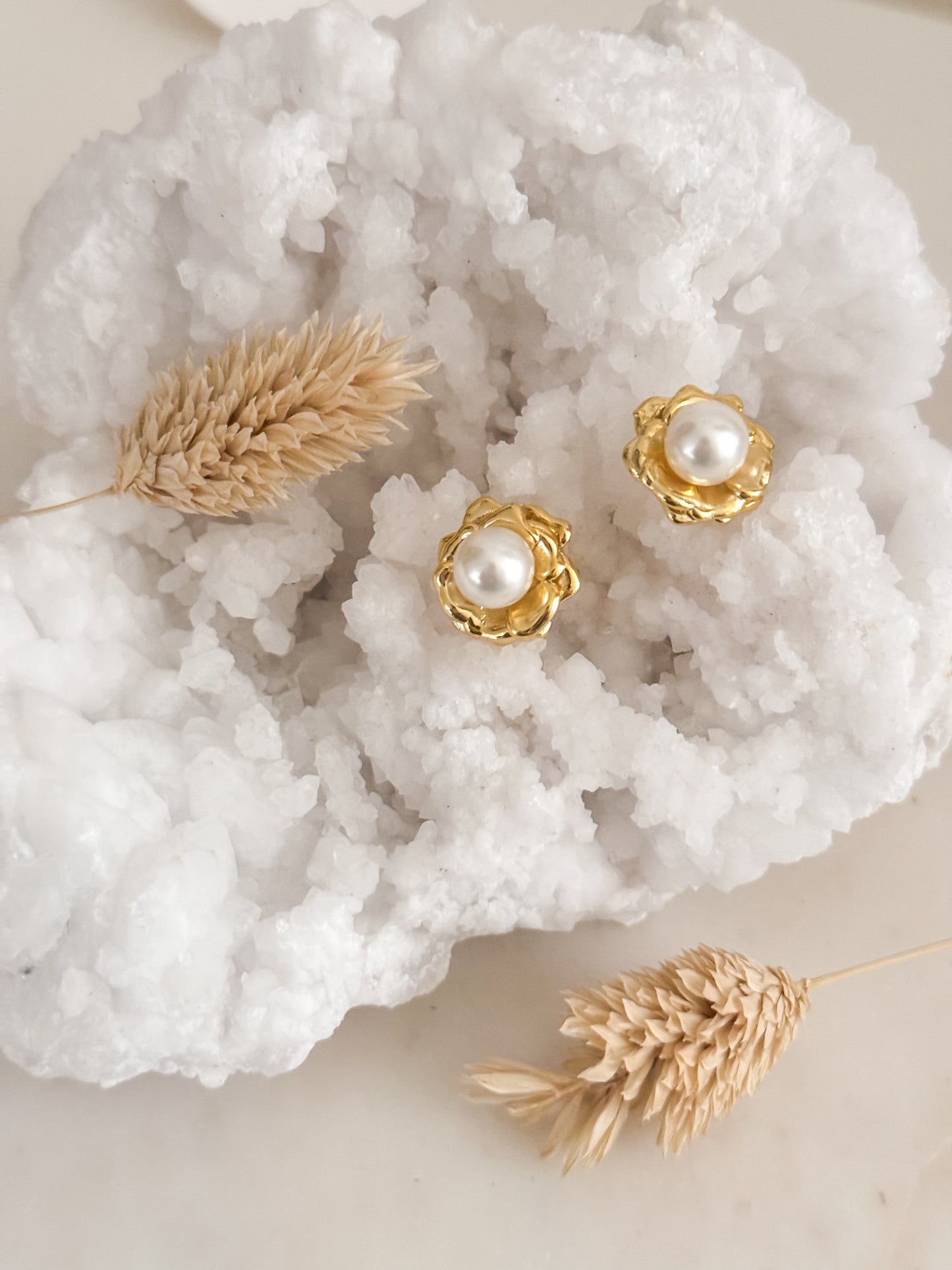 Aura studs