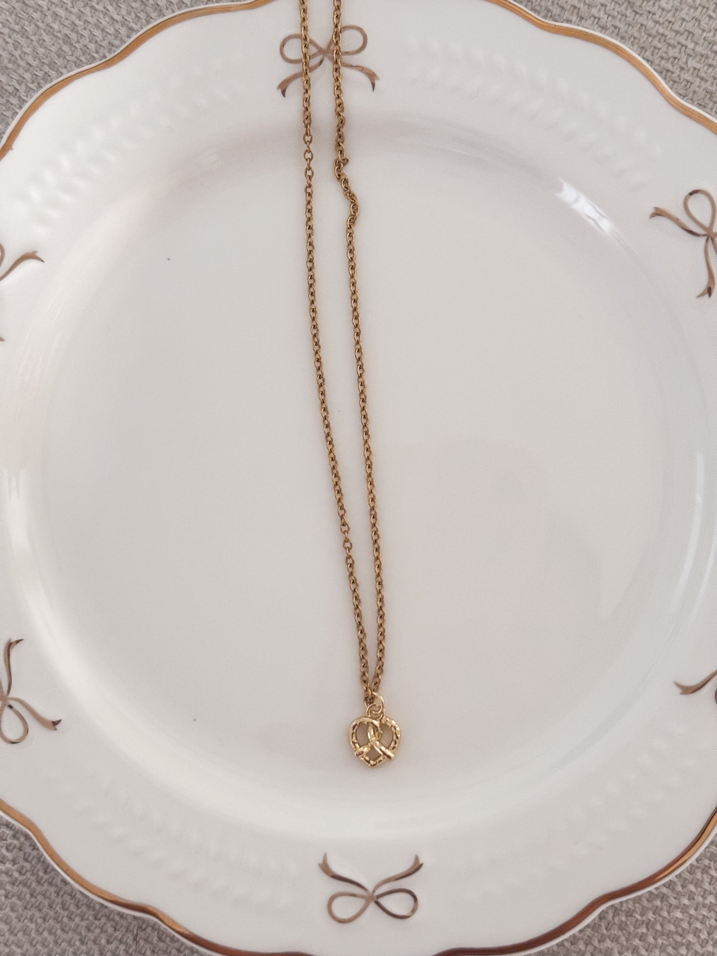 Pretzels lovers Necklace