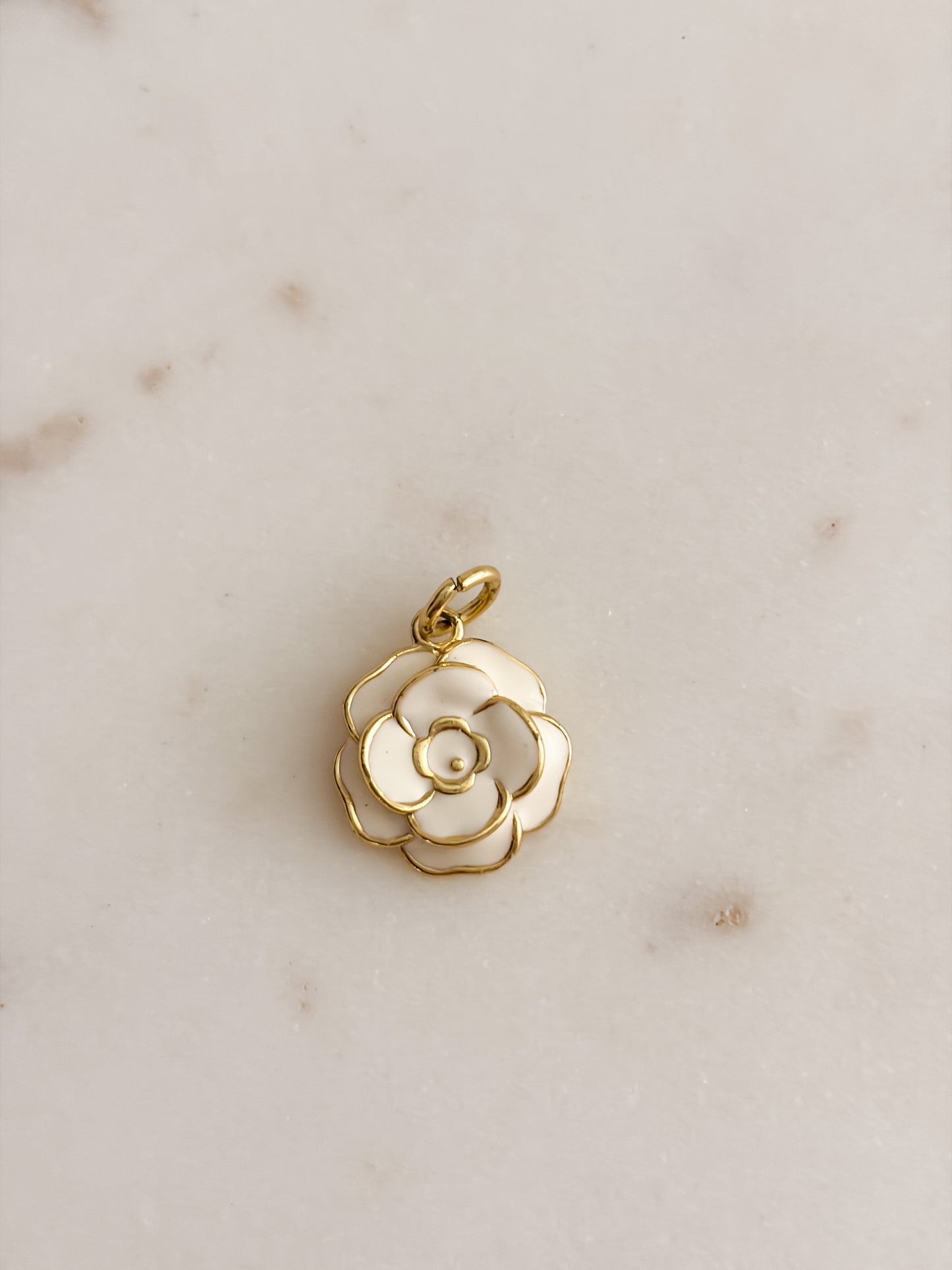Flor blanca Charm